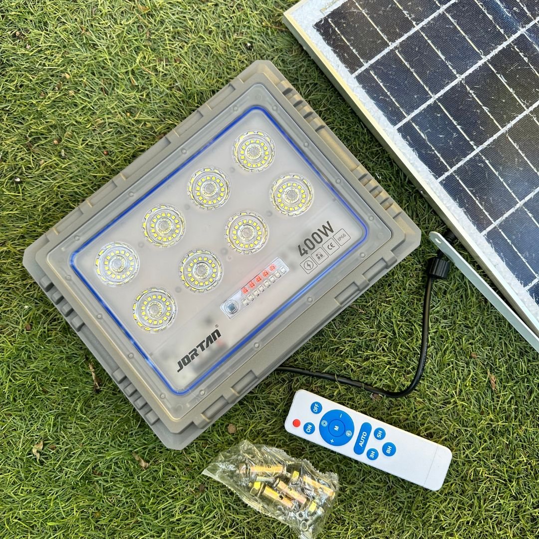 Foco Ultrapotente Solar Jortan - IP66 Luz Fría Incluye Control Remoto - Dreamy Home